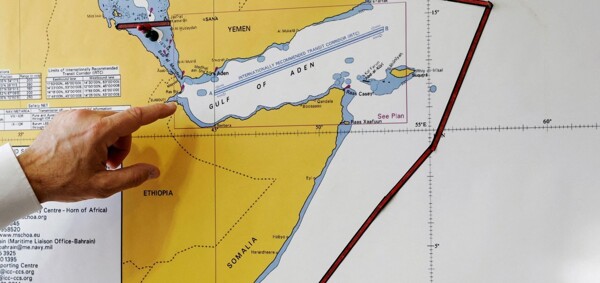 Боевики из Хуситского движения напали на авианосец США «Изенхауэр» и судно Transworld Navigator