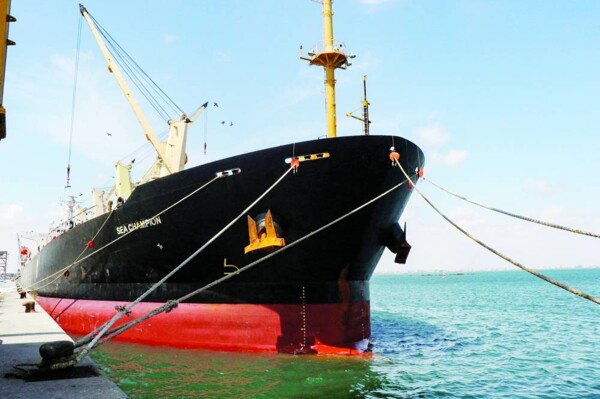 Британская морская охранная компания сообщила о ракетной атаке на торговое судно у побережья Аль-Худейда, Йемен