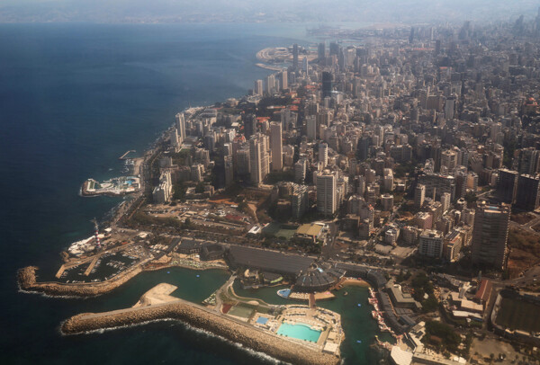 Низколетящие истребители над Санаой